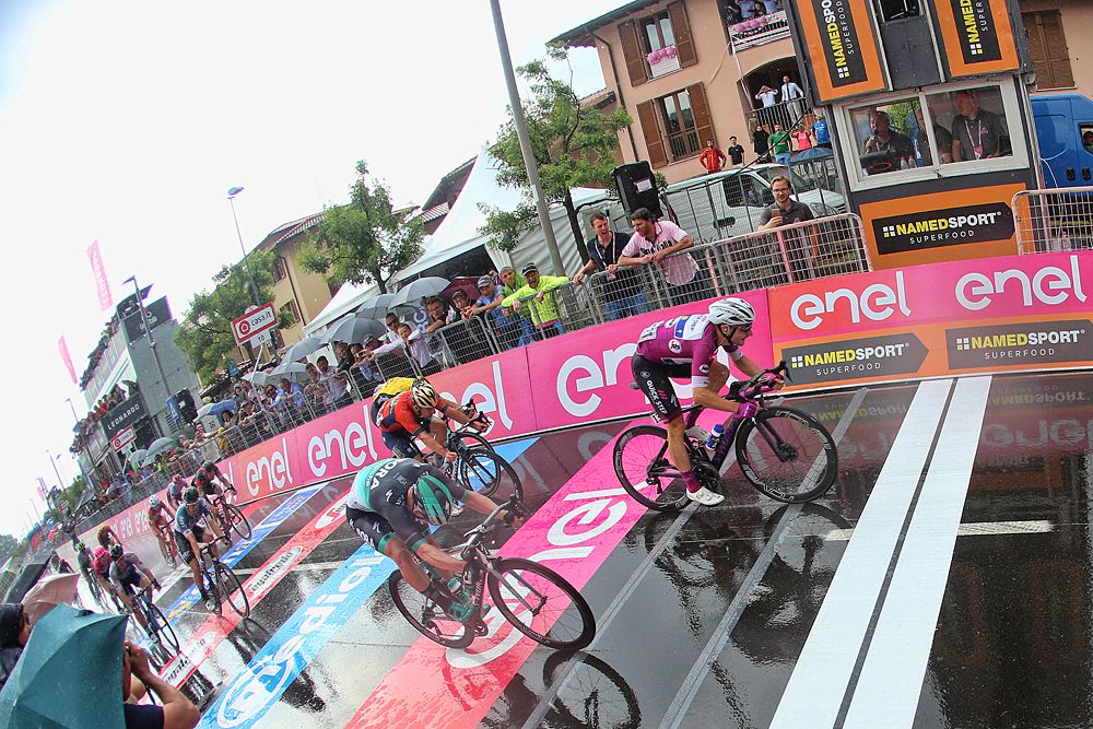 Elia Viviani (Quick-Step Floors) wins stage 17 at the Giro d'Italia