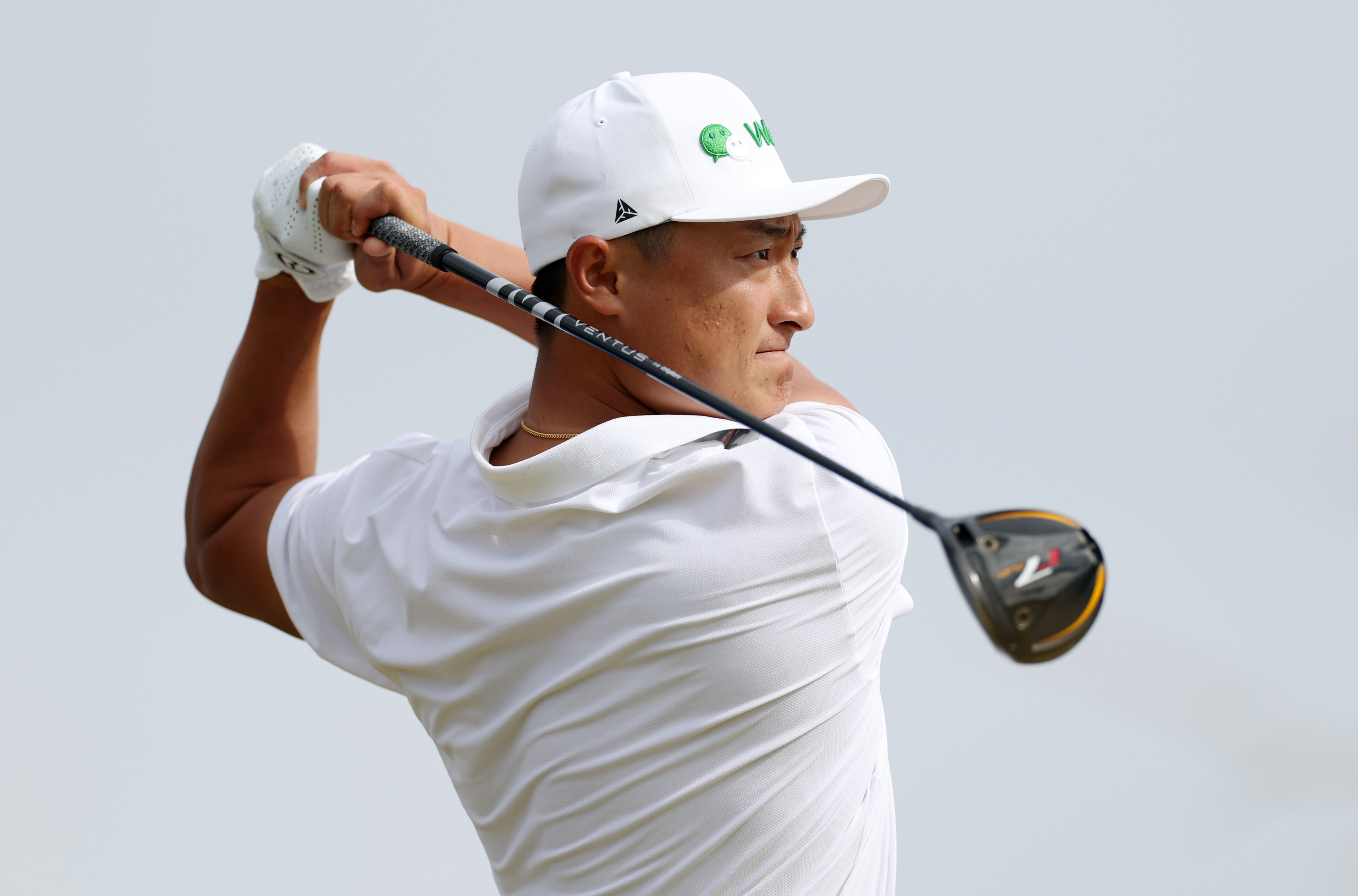 Haotong Li hits a mini driver