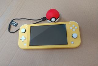  Nintendo Poké Ball Plus : Video Games