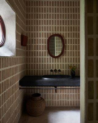 Tiled bathroom in earthy tone