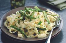 Asparagus carbonara