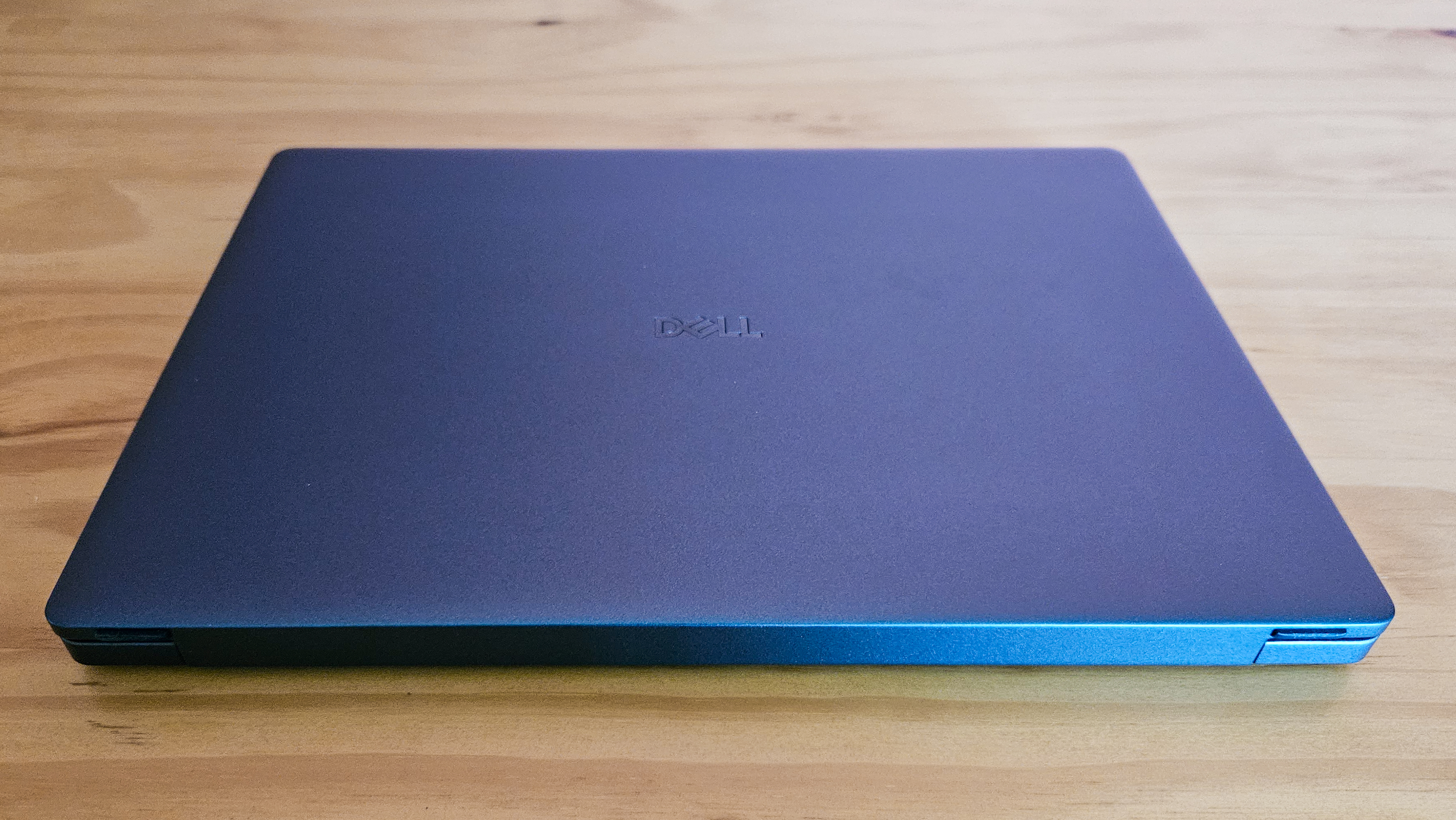 LS-Dell Pro 13 Premium: laptop closed
