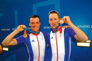 Bradley Wiggins with Rob Hayles at the Athens Olympics in 2004