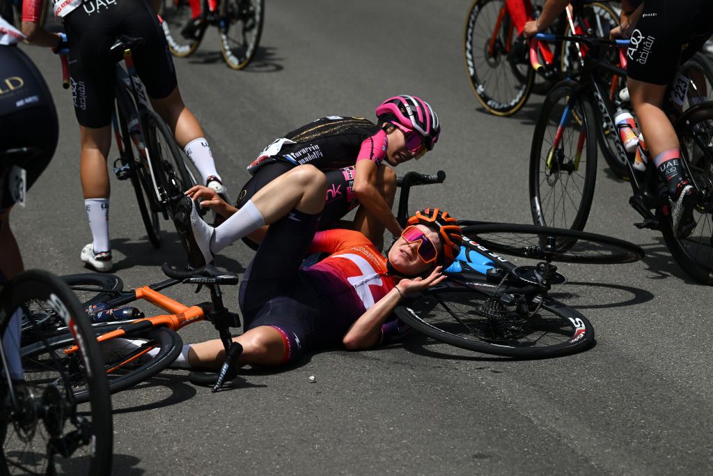 BORGO VAL DI TORO ITALY JULY 03 Daria Pikulik of Poland and Team Human Powered Health crashes during the 34th Giro dItalia Donne 2023 Stage 4 a 134km stage from Fidenza to Borgo Val di Toro UCIWWT on July 03 2023 in Borgo Val di Toro Italy Photo by Dario BelingheriGetty Images