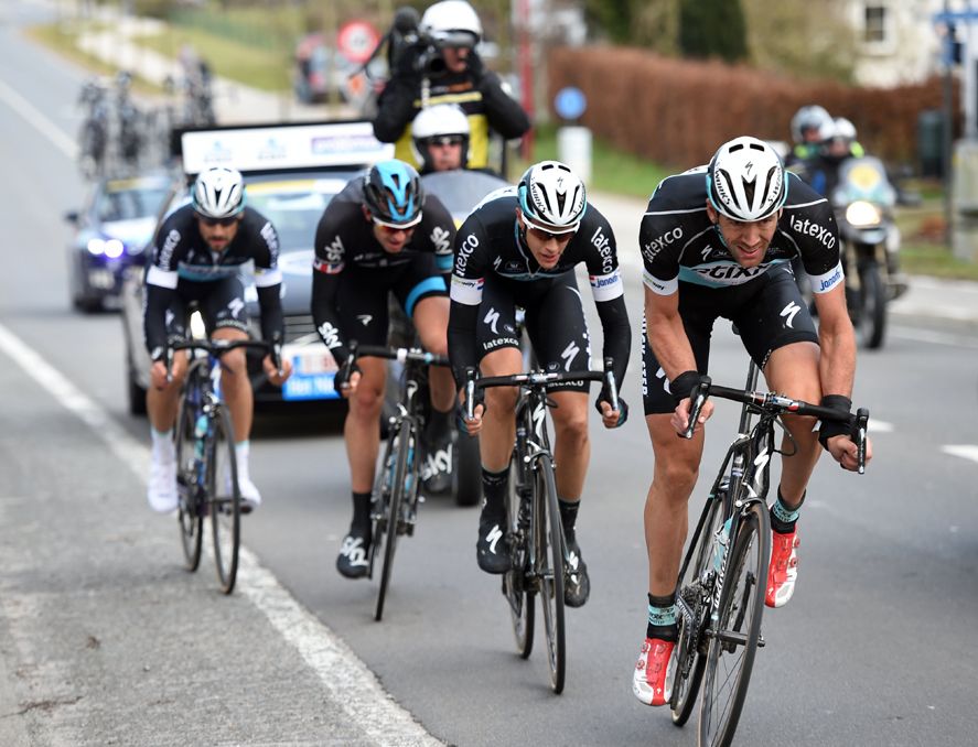 Stijn Vandenbergh (Etixx - QuickStep) sets the pace
