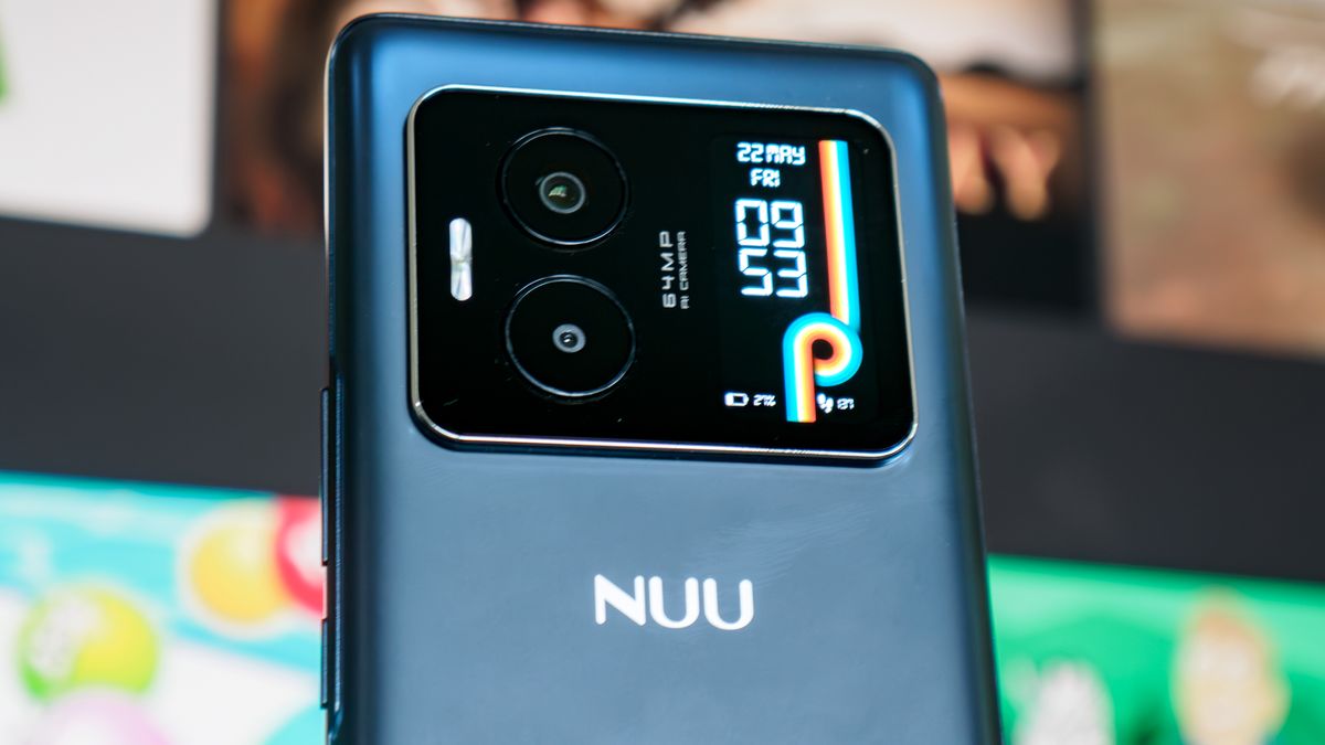 NUU B40 5G held in the hand.