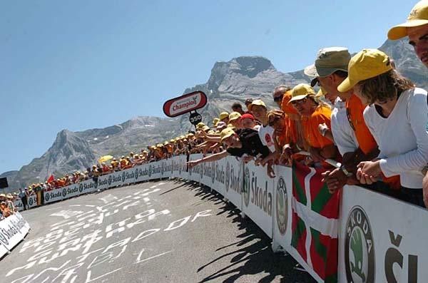 The fans were waiting for the big showdown.