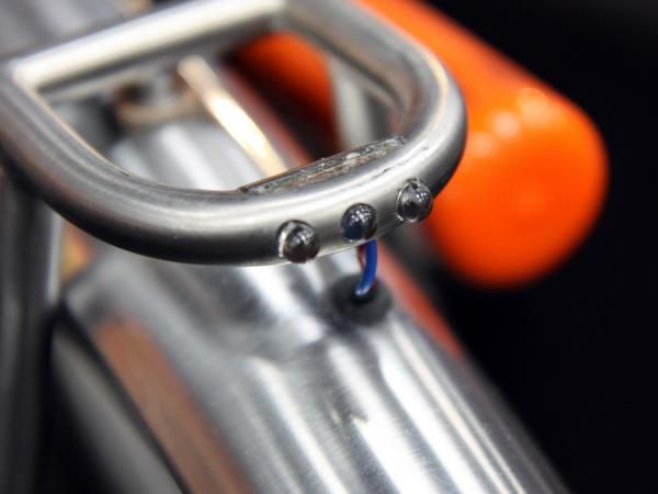 Oh, but wait - hidden inside the Vertigo townie's rear rack are three LEDs. The wire runs through the fender.