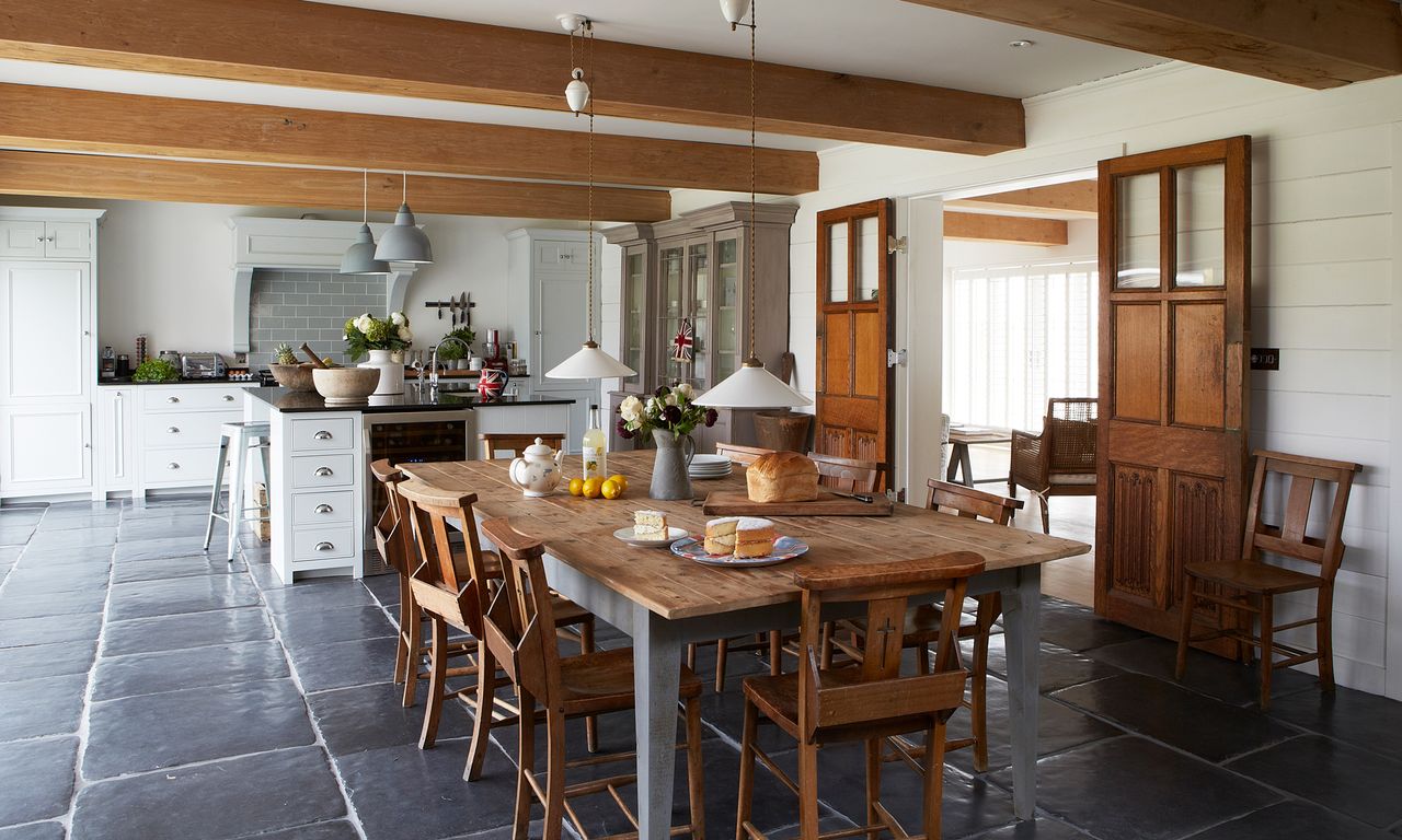 dining area with open plan kitchen