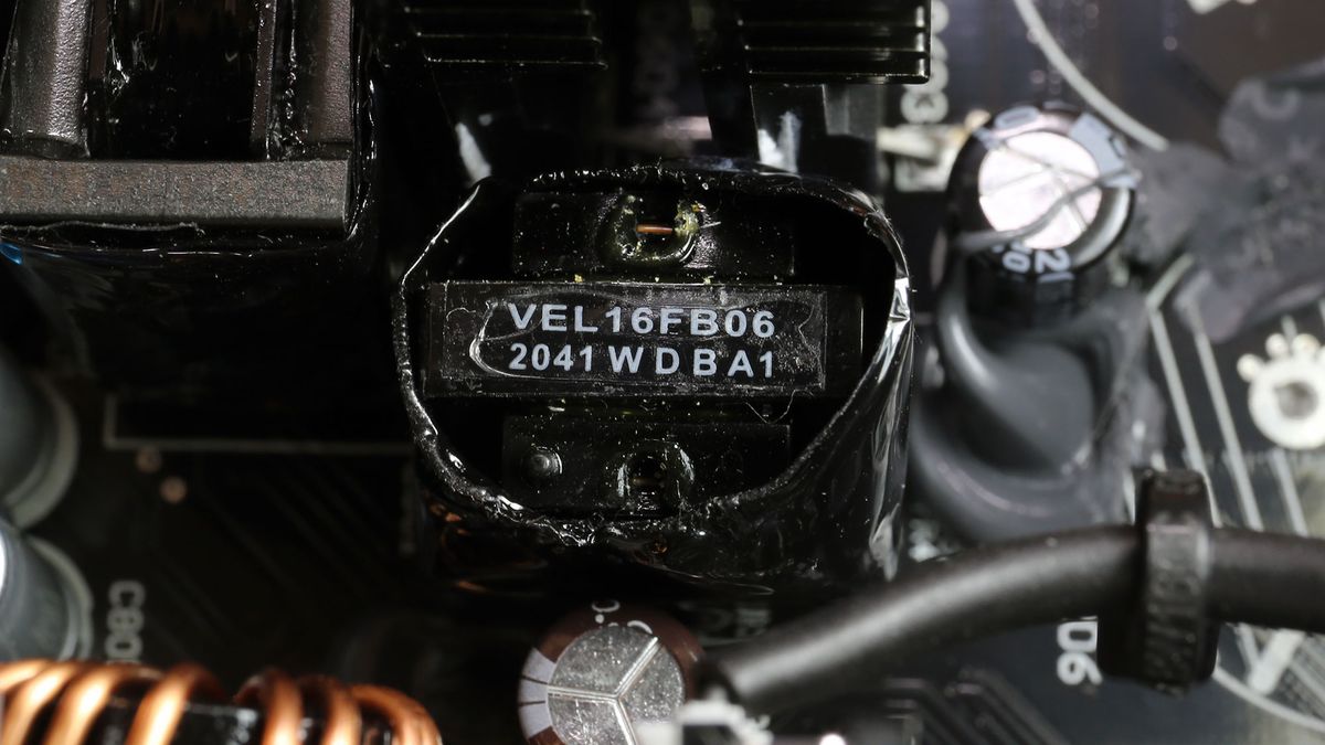EVGA 1000 P6