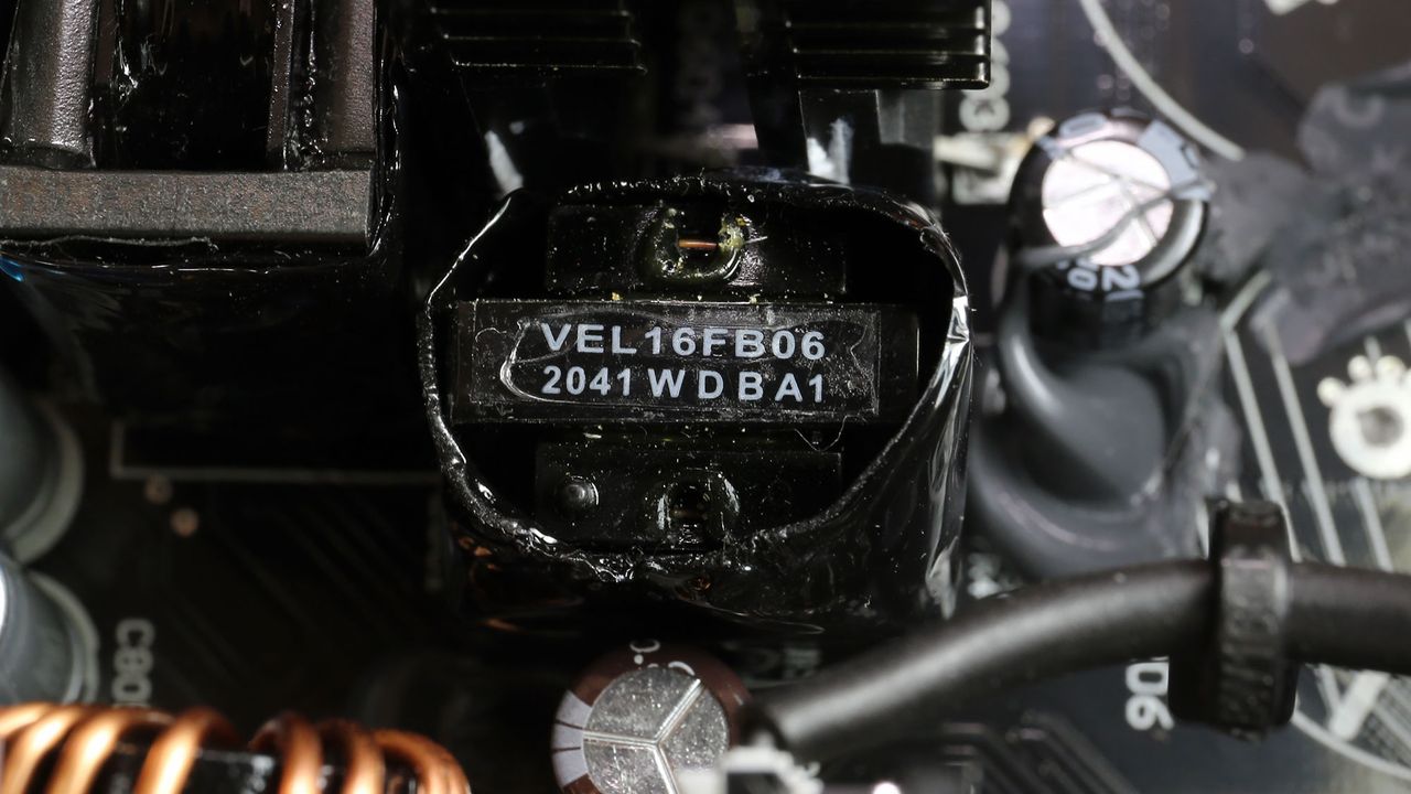 EVGA 1000 P6
