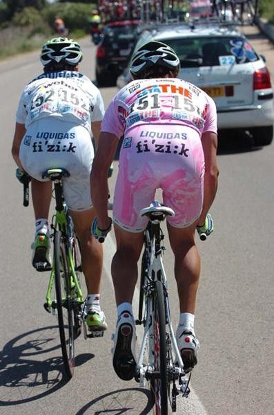 Gaspa and The Killer ride along in the Maglia Bianca and Maglia Rosa.