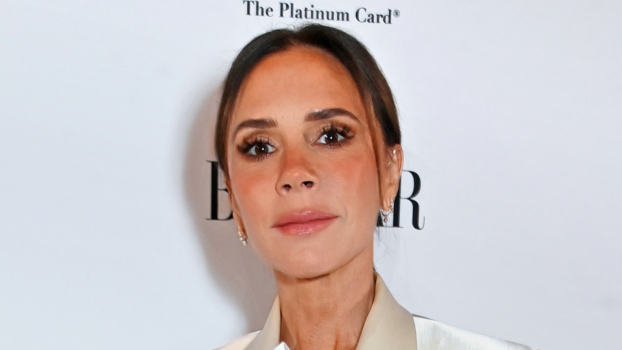 Victoria Beckham, winner of the Entrepreneur award, poses at the 2024 Harper&#039;s Bazaar Women of the Year Awards