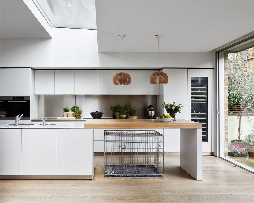 White kitchen backsplash ideas: 10 stylish neutral backdrops