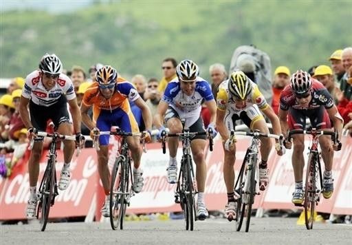 Christian Vande Velde (Team Garmin-Chipotle p/b H30) arrives in Hautacam with the main Tour de France overall contenders.
