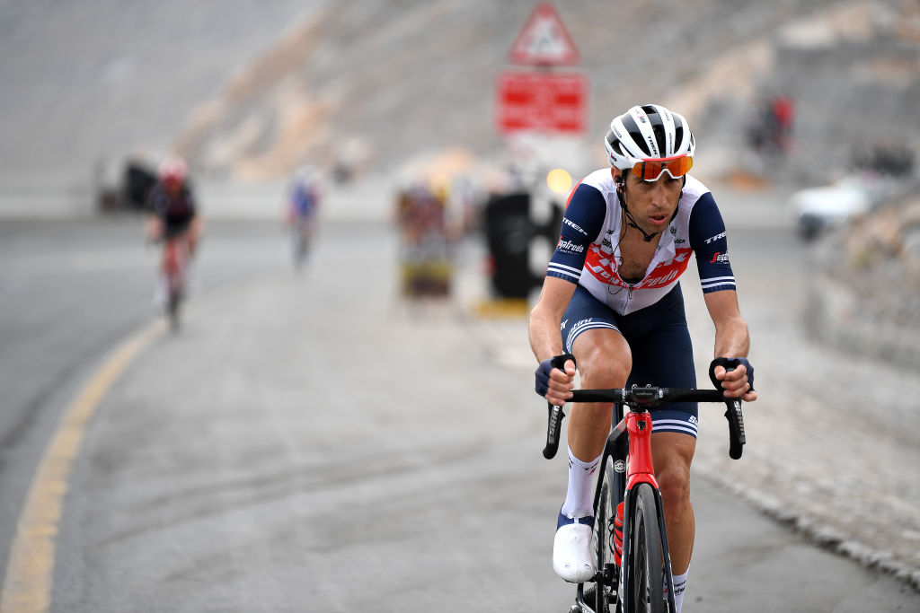 Vincenzo Nibali (Trek-Segafredo) made a late attack from the peloton on the climb to Jebel Jais
