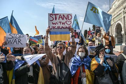 45 powerful photographs of protests and vigils in support of Ukraine ...