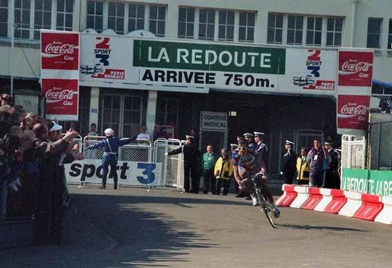 Victory in sight. Franco Ballerini enters the Roubaix velodrome in 1995.