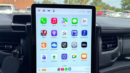 How to arrange CarPlay apps.