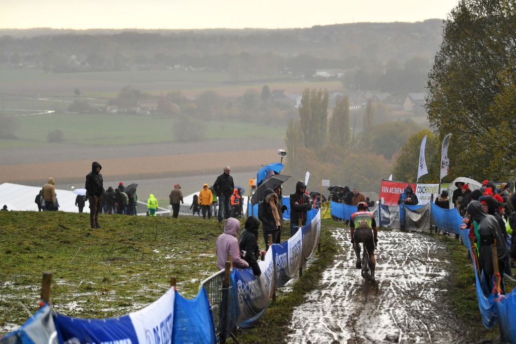 OUDENAARDE BELGIUM NOVEMBER 01 A rider competes in a muddy section of the circuit while fans cheer during the 32nd Koppenbergcross Grand Prix Jolien Verschueren 2021 Mens Elite Koppenbergcross Oudenaarde X2OBadkamersTrofee on November 01 2021 in Oudenaarde Belgium Photo by Luc ClaessenGetty Images