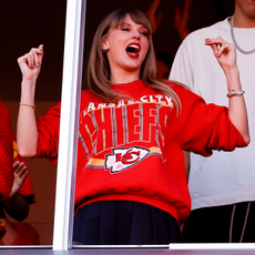 Taylor Swift watches Chiefs v. Chargers