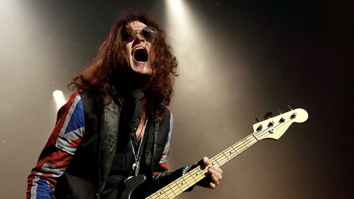 Glenn Hughes onstage