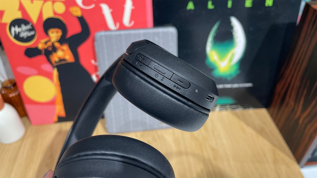Over-ear headphones: Sony WH-CH520