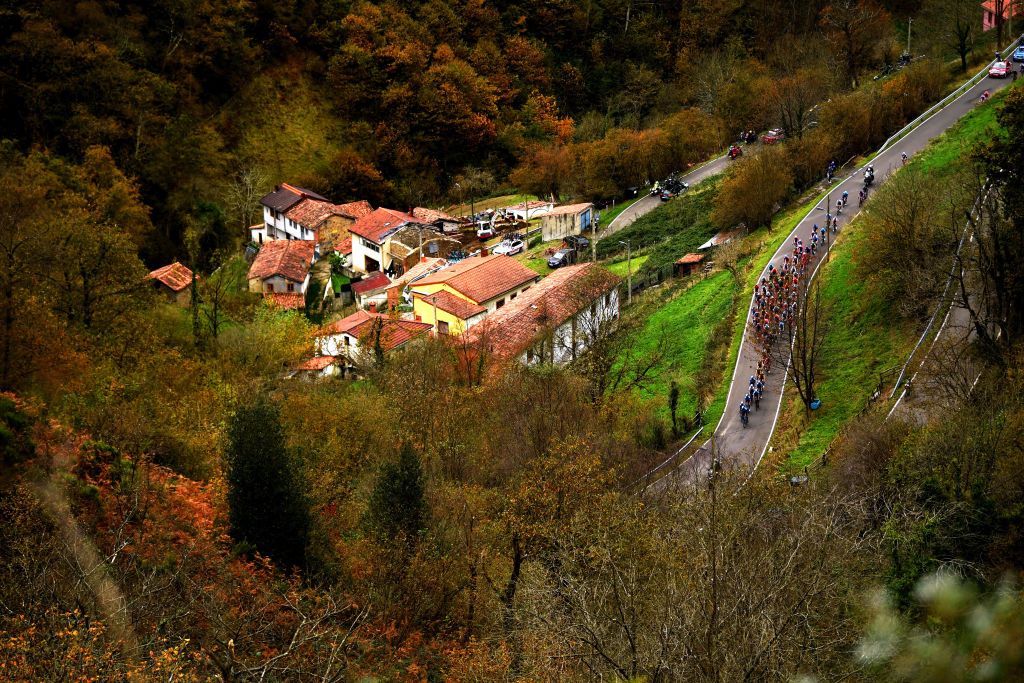ALTODELANGLIRU SPAIN NOVEMBER 01 Peloton Landscape Mountains Autumn Alto de la Mozqueta 845m during the 75th Tour of Spain 2020 Stage 12 a 1094km stage from Pola de Laviana to Alto de lAngliru 1560m lavuelta LaVuelta20 La Vuelta on November 01 2020 in Alto de lAngliru Spain Photo by David RamosGetty Images