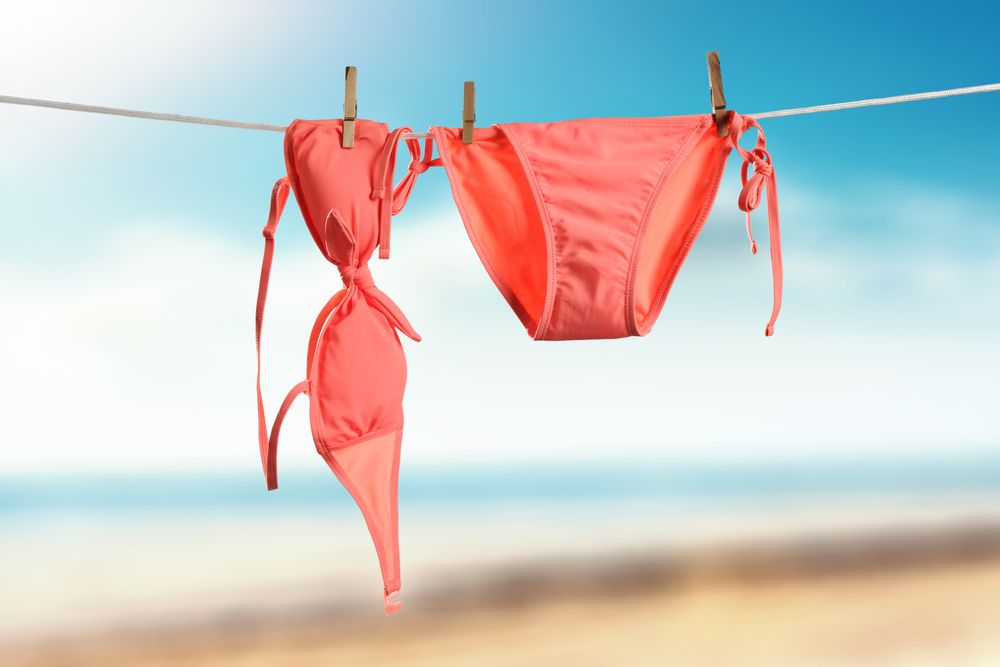 Can a wet bathing suit cause a yeast infection?