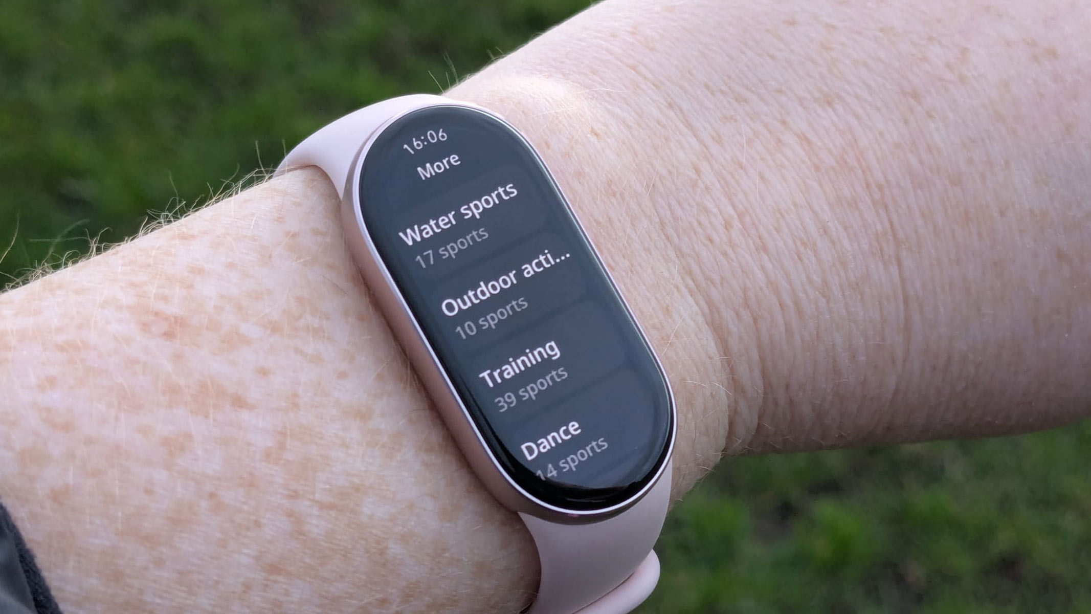 The sports mode options on the Xiaomi Smart Band 10.