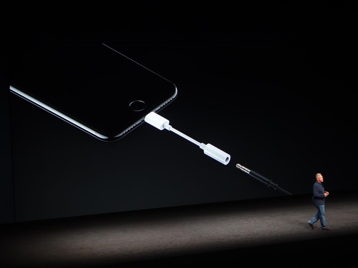 iPhone 7 Lightning 3.5mm adapter