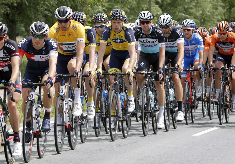 Roger Kluge (IAM Cycling) in the yellow jersey
