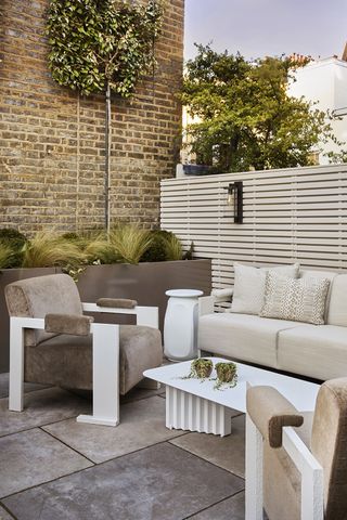 courtyard garden with white seating and white walls