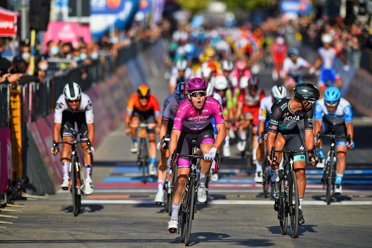 Giro d'Italia 2020 - 103th Edition - 7th stage Matera - Brindisi 143&Acirc;&nbsp;km - 09/10/2020 - Arnaud Demare (FRA - Groupama - FDJ) - Peter Sagan (SVK - Bora - Hansgrohe) - photo Dario Belingherii/BettiniPhoto&Acirc;&copy;2020