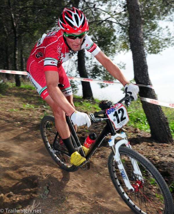 Troy Wells (Cliff Bar) descending some sweet singletrack