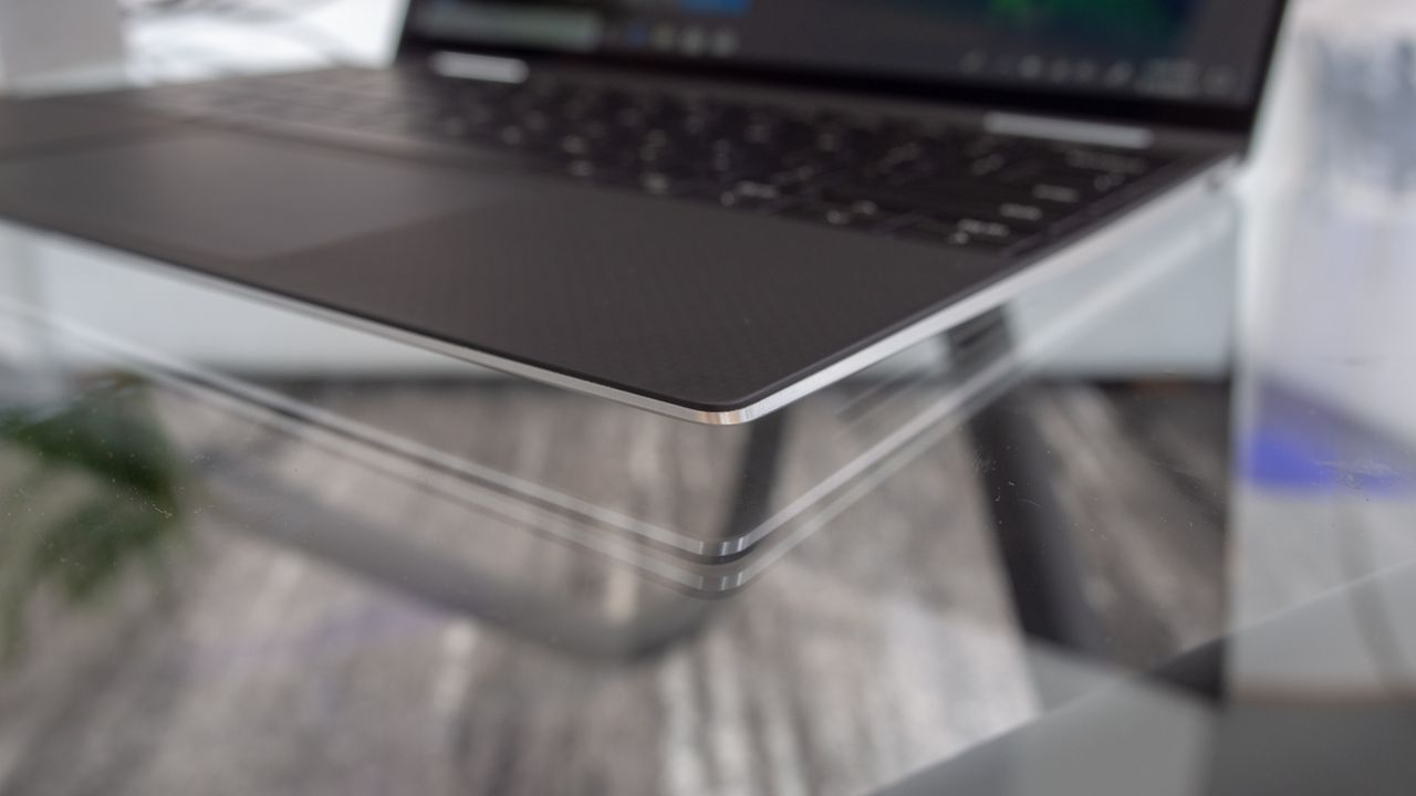 Tutto l&rsquo;hardware &egrave; racchiuso in un telaio con uno spessore di soli 13 mm.