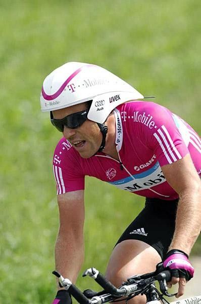 Kim Kirchen (T-Mobile) tries to eke out every watt from his tired body