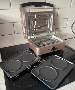 Removing pancake plates on the Cuisinart 2-in-1 Waffle and pancake maker
