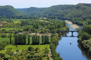 dordogne cycling in france