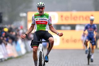 Joran Wyseure celebrates victory at Superprestige Ruddervoorde