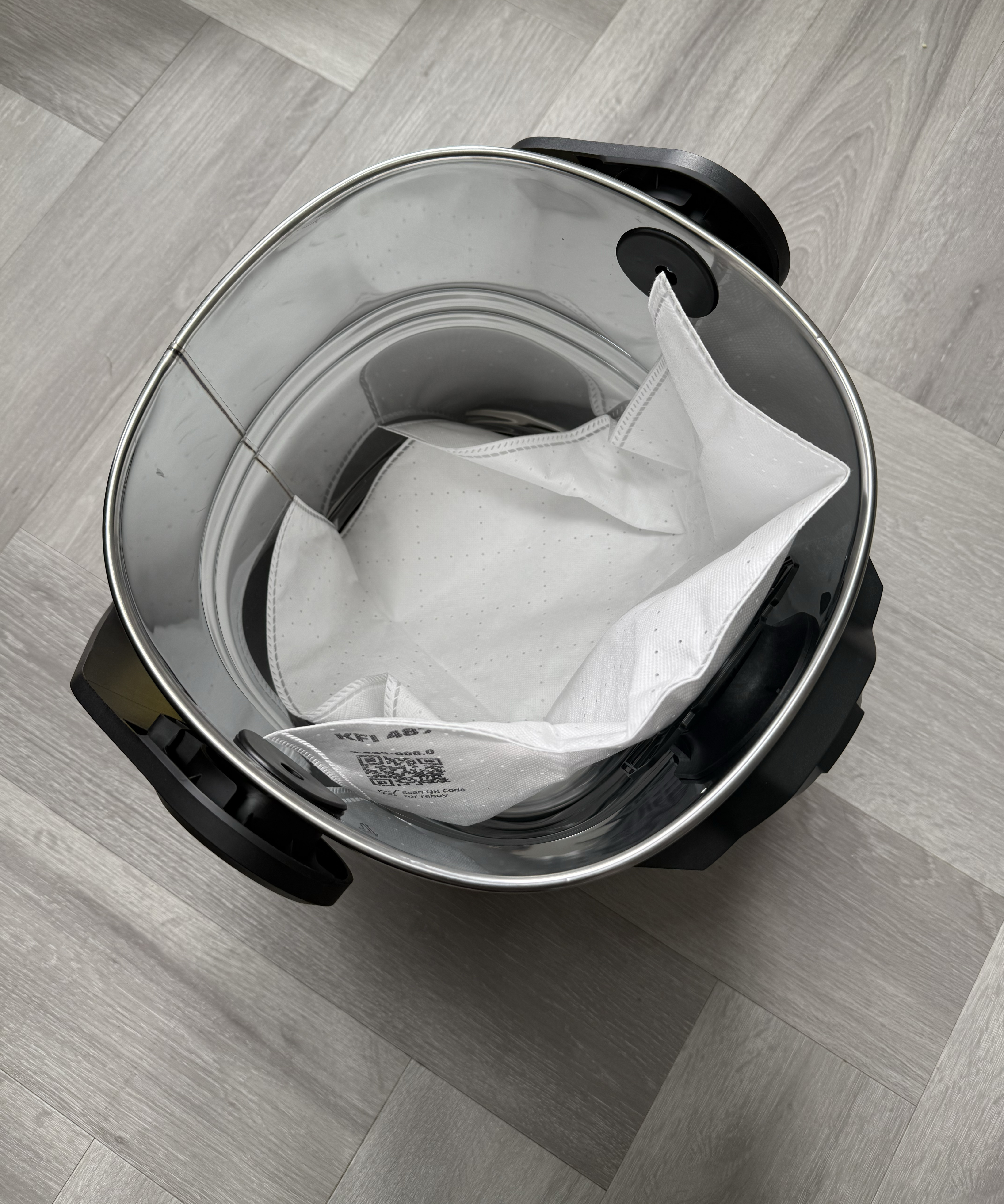 Inside the K&amp;auml;rcher WD 6 P vacuum cleaner with fleece dust bag fitted in the stainless steel container