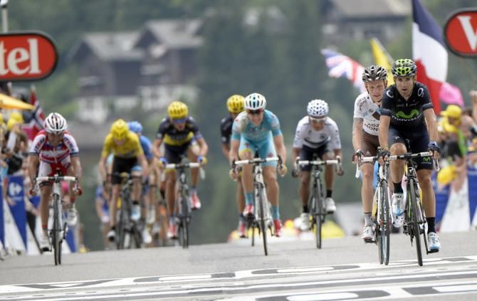 Alejandro Valverde (Movistar) and John Gadret (AG2R La Mondiale) attacked from the yellow jersey group late in stage 19, but the pair were caught at the finish for no time gain