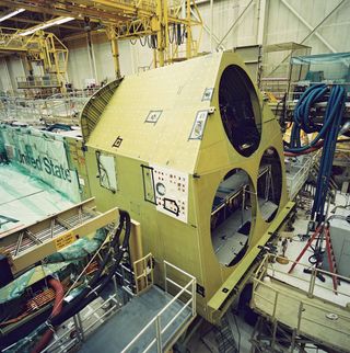 The aft fuselage is being installed onto the mid-fuselage at the Rockwell Palmdale facility on December 20, 1989.