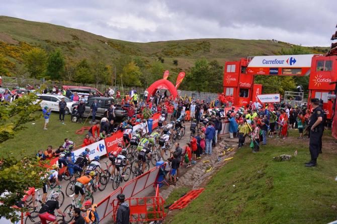 The peloton rolls across the finishline