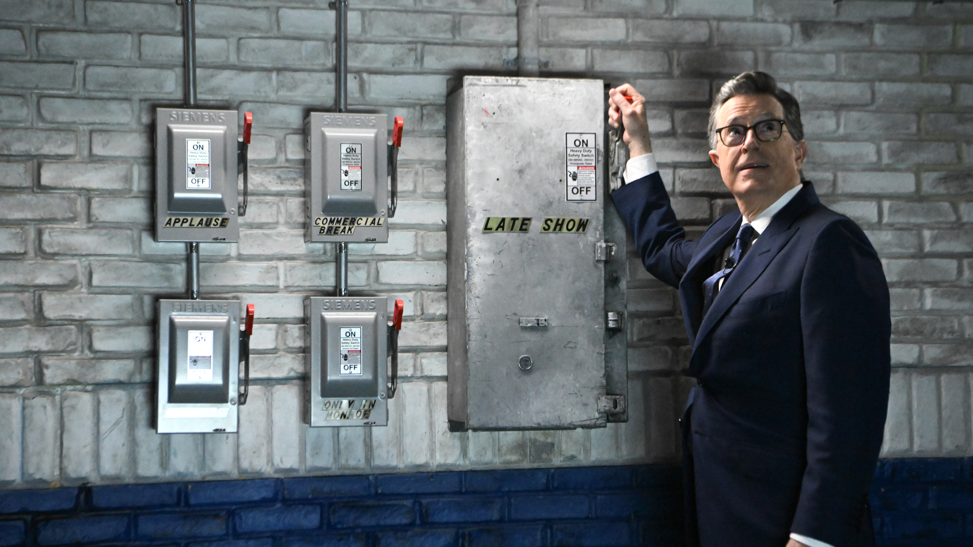 Stephen Colbert shuts off the lights at CBS "The Late Show"