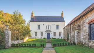 Main House, Aust.