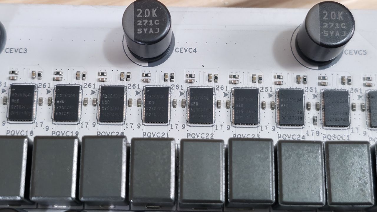ASRock X870E Taichi White - ICs