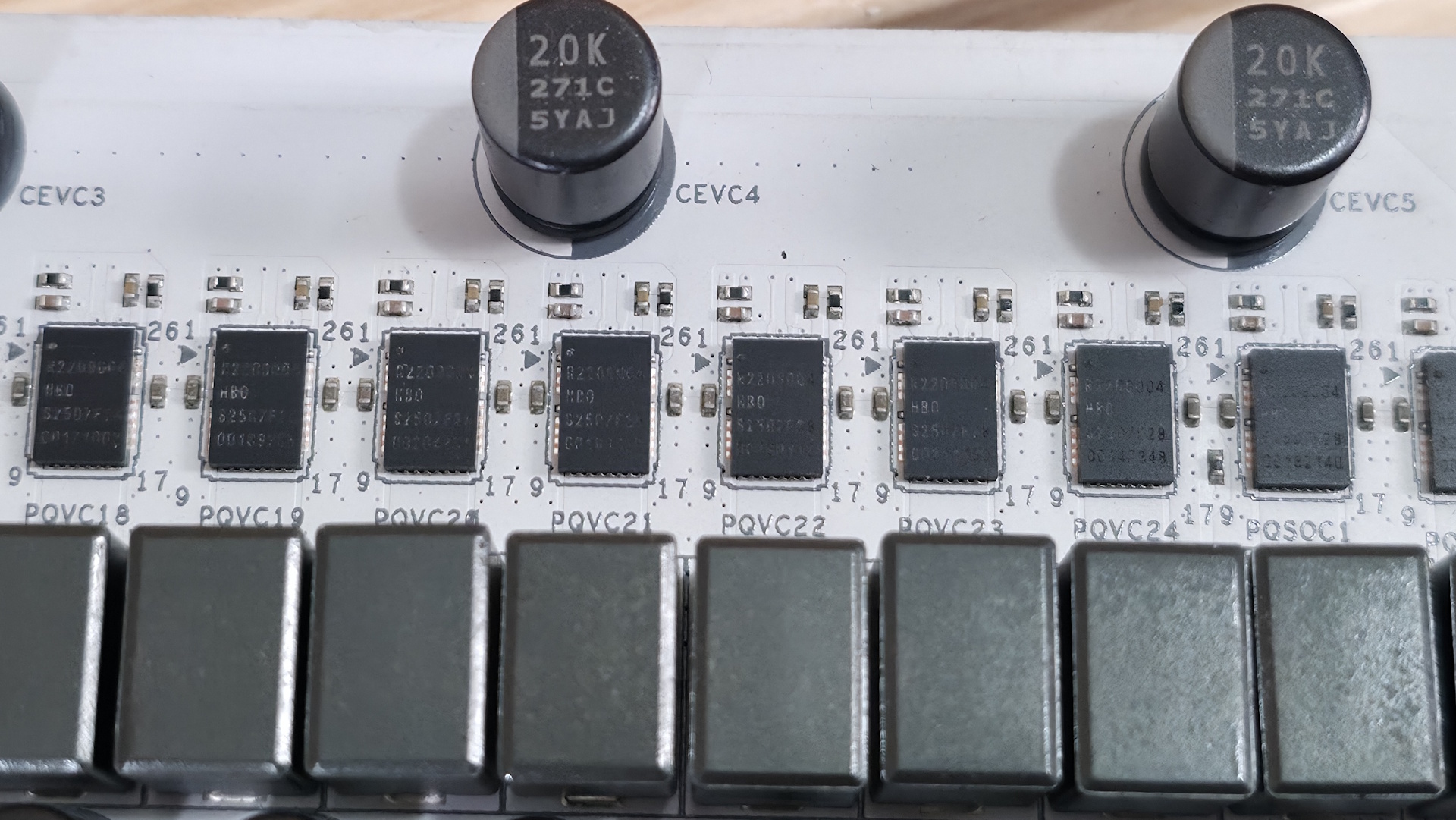 ASRock X870E Taichi White - ICs