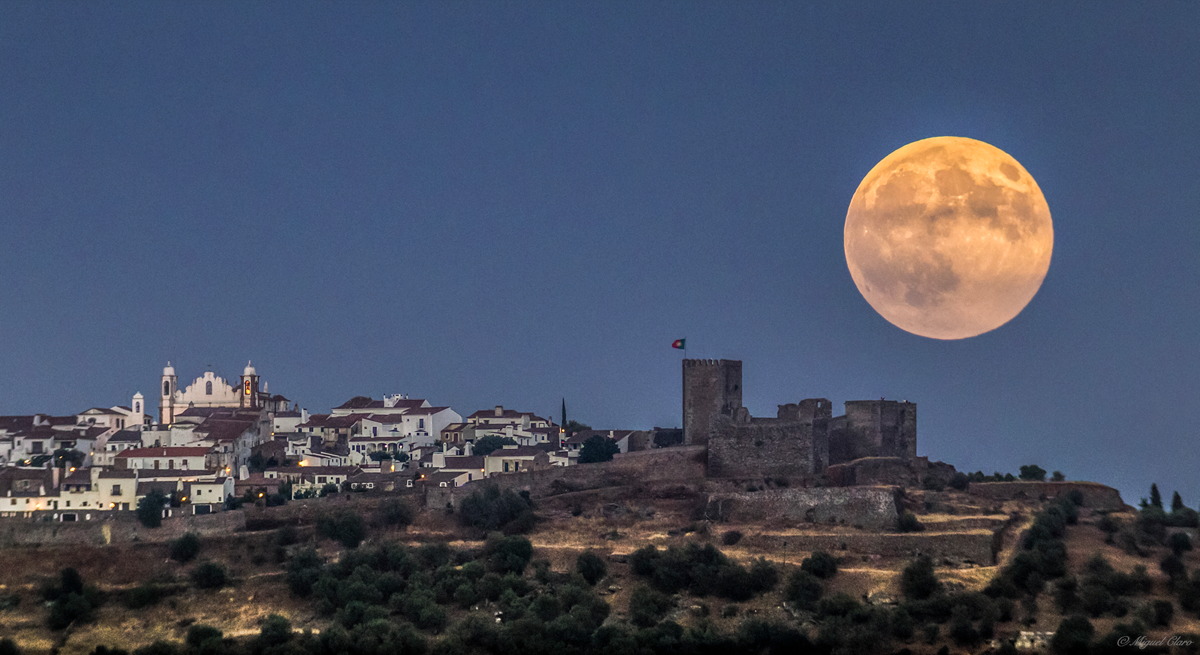 Enormous Moon Hangs Over Medieval Castle in Epic Photo | Space