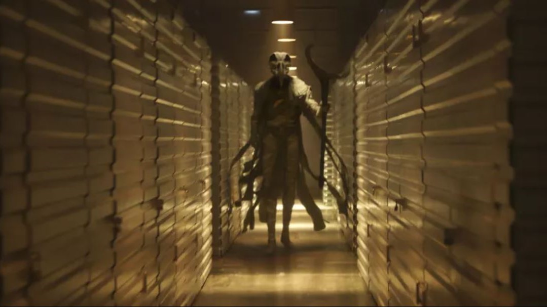 Eygptian God walking down a corridor in Moon Knight